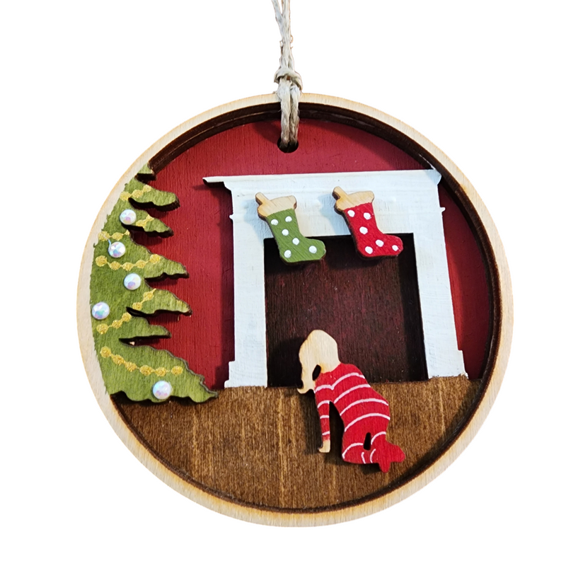 Child Looking for Santa Ornament (m/f)